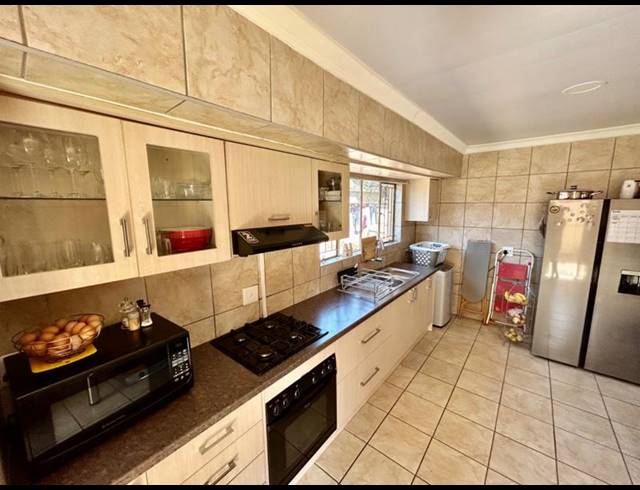 2 BEDROOM HOUSE FOR SALE IN VANDERBIJLPARK CW 6
